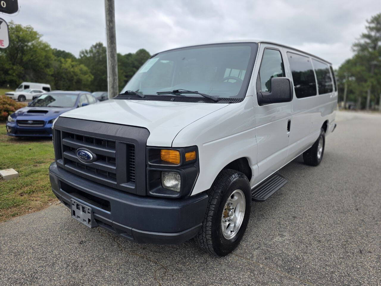 2014 Ford E-350 photo 3