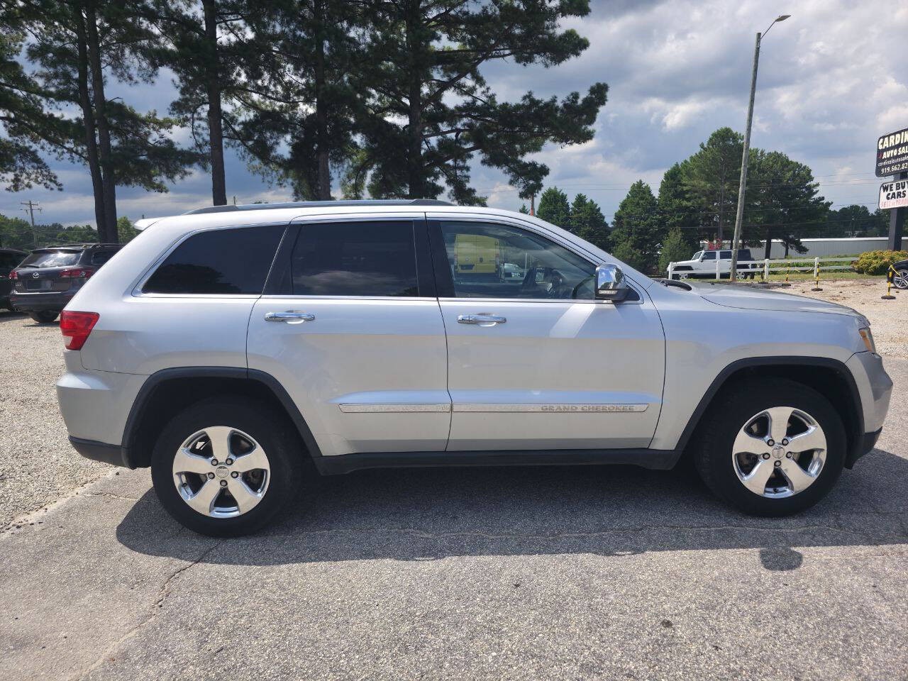 2013 Jeep Grand Cherokee Limited photo 2