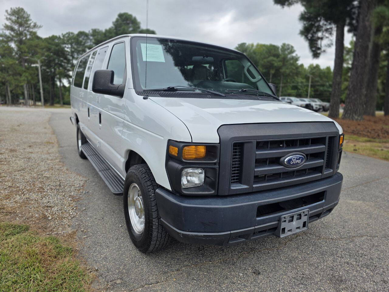 2014 Ford E-350 photo 4