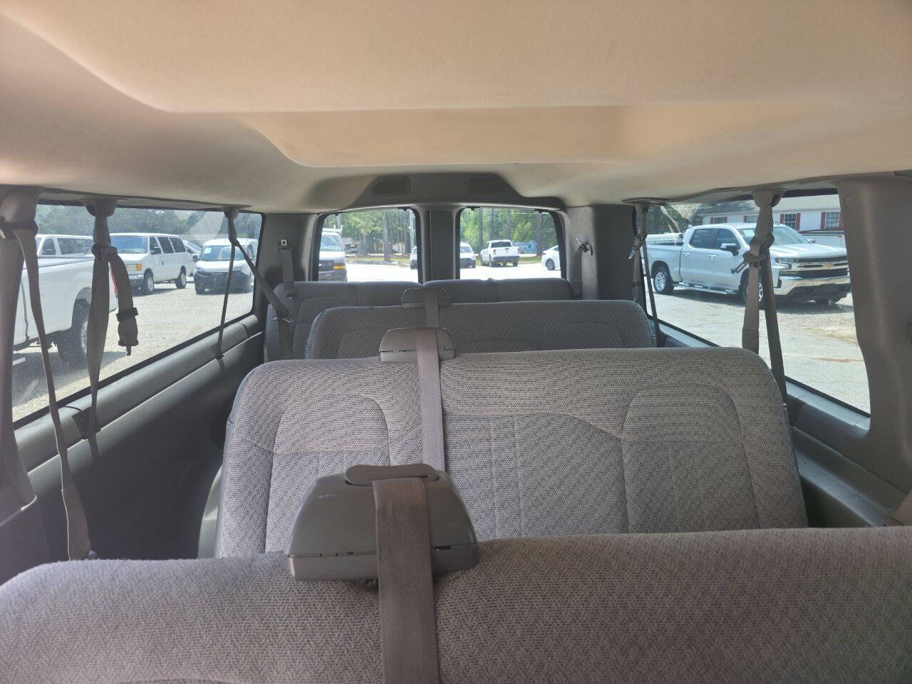 2018 Chevrolet Express Passenger LT - Photo 15