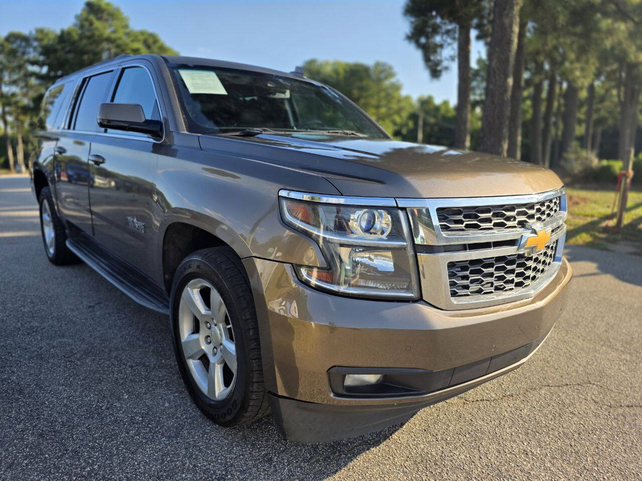 2016 Chevrolet Suburban LT photo 4