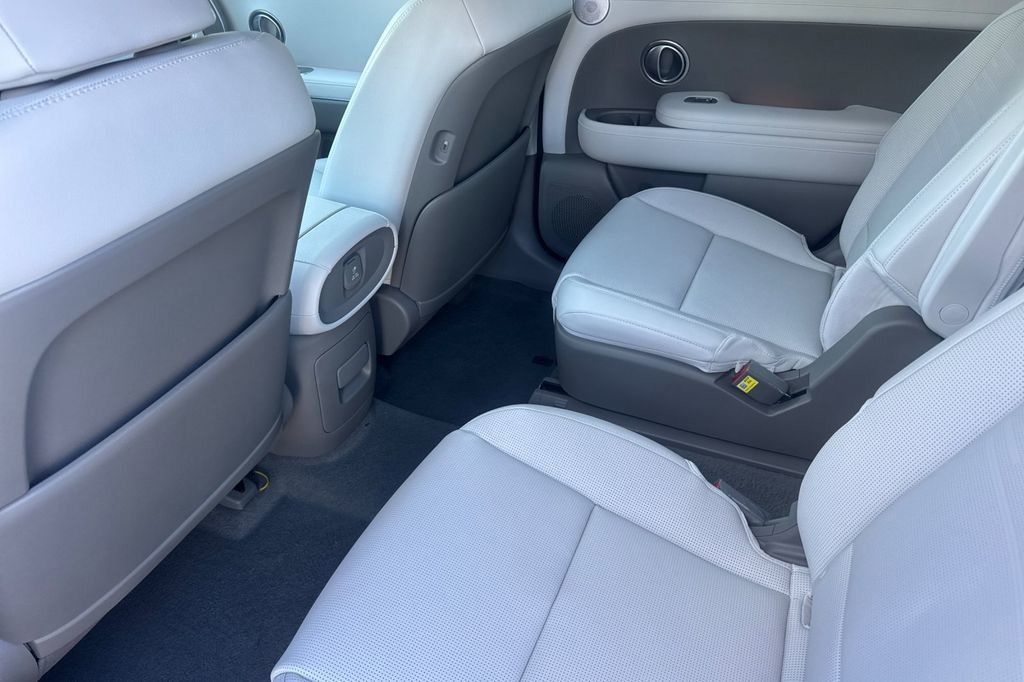 2026 Hyundai Palisade Limited - Photo 9