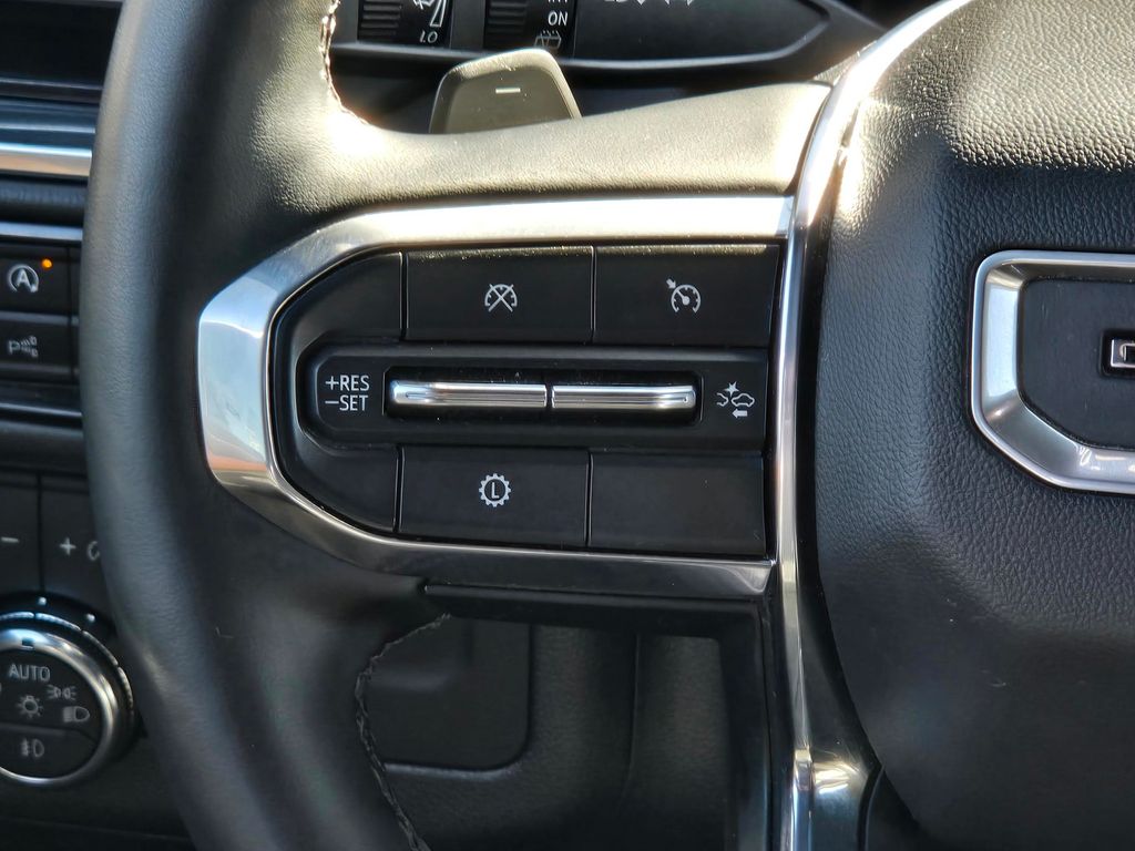 2025 GMC Yukon Denali - Photo 15