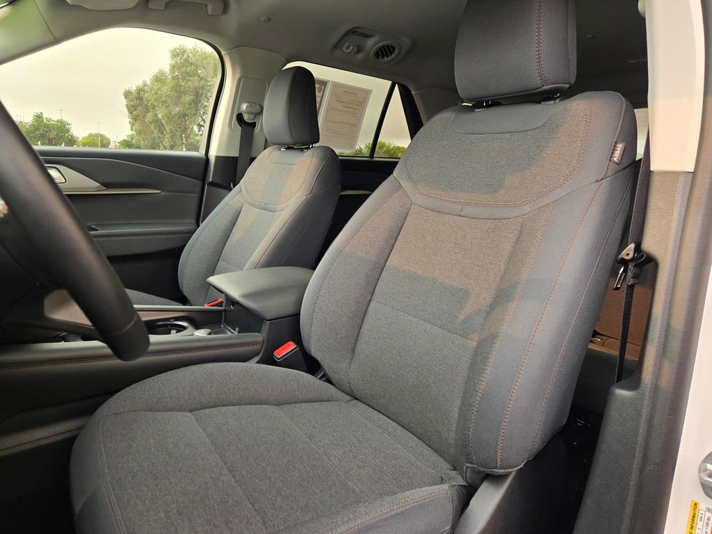 2025 Ford Explorer Active - Photo 18