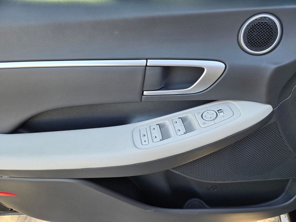 2025 Hyundai Sonata SEL - Photo 16
