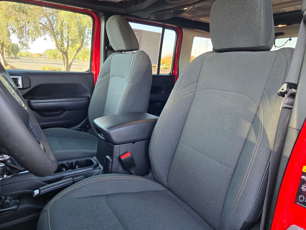 2025 Jeep Wrangler 4-Door Willys - Photo 19