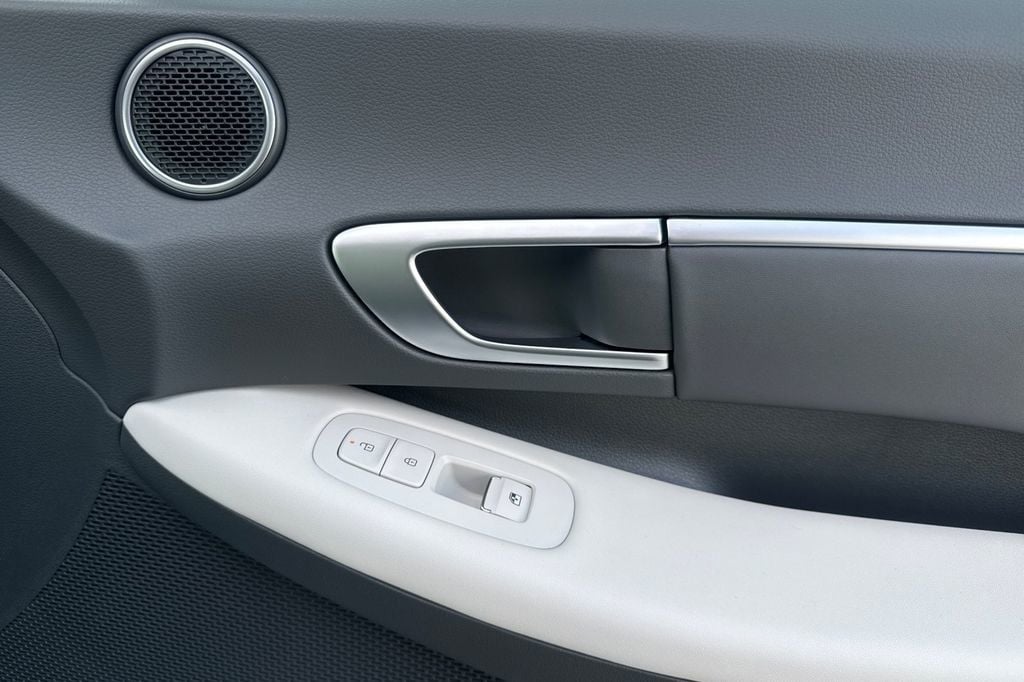 2026 Hyundai Sonata SEL - Photo 18