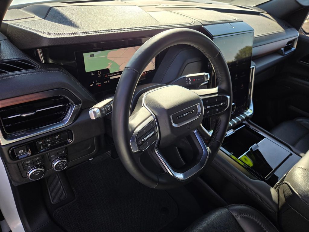2025 GMC Yukon Denali - Photo 18