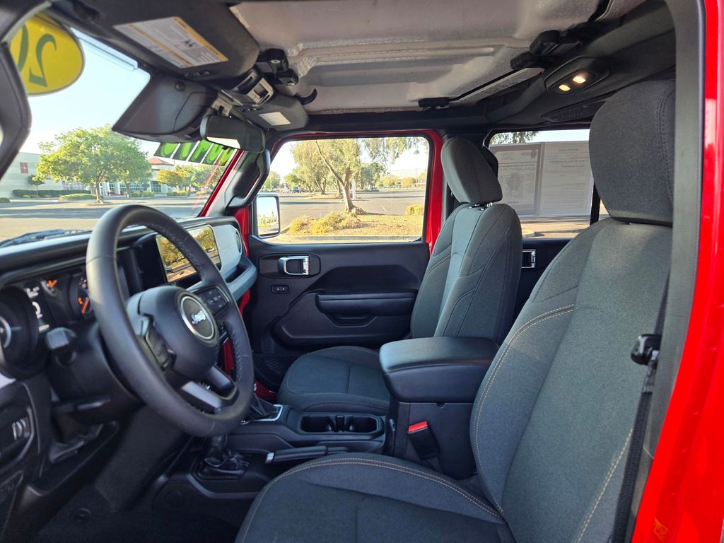 2025 Jeep Wrangler 4-Door Willys - Photo 26