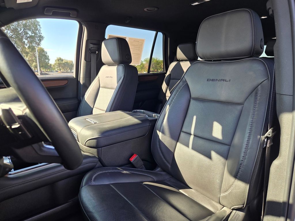 2025 GMC Yukon Denali - Photo 19