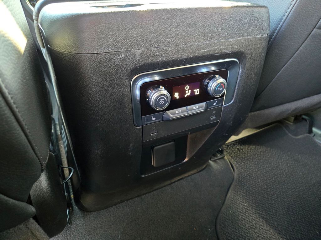 2025 GMC Yukon Denali - Photo 11