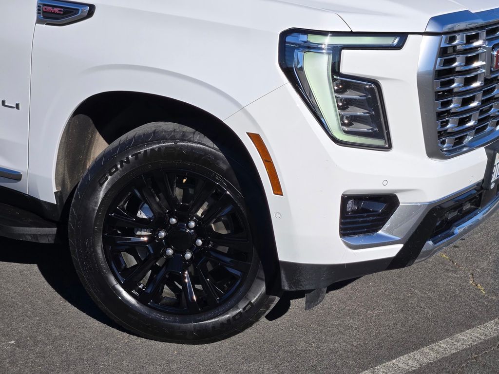 2025 GMC Yukon Denali - Photo 9