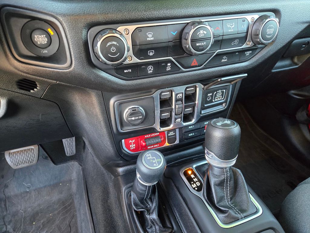 2025 Jeep Wrangler 4-Door Willys - Photo 23