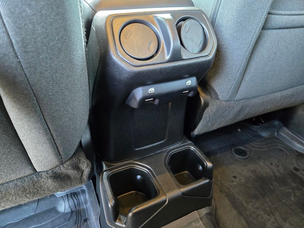 2025 Jeep Wrangler 4-Door Willys - Photo 11