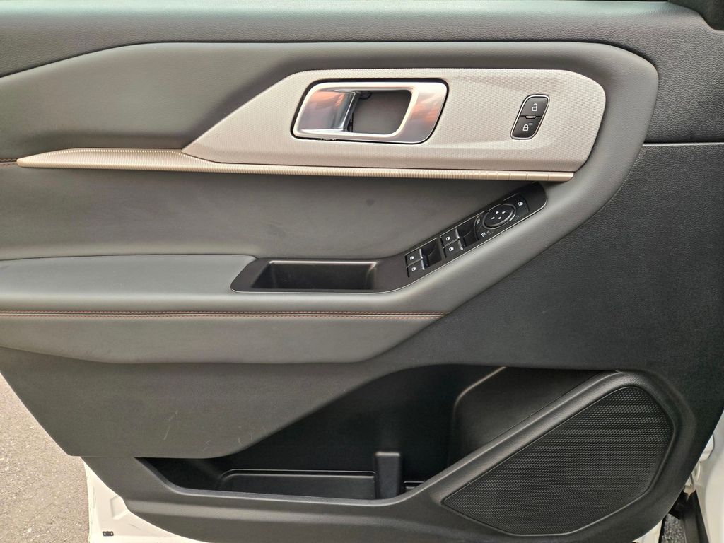 2025 Ford Explorer Active - Photo 16