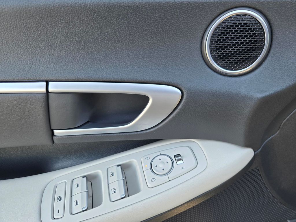 2025 Hyundai Sonata SEL - Photo 17