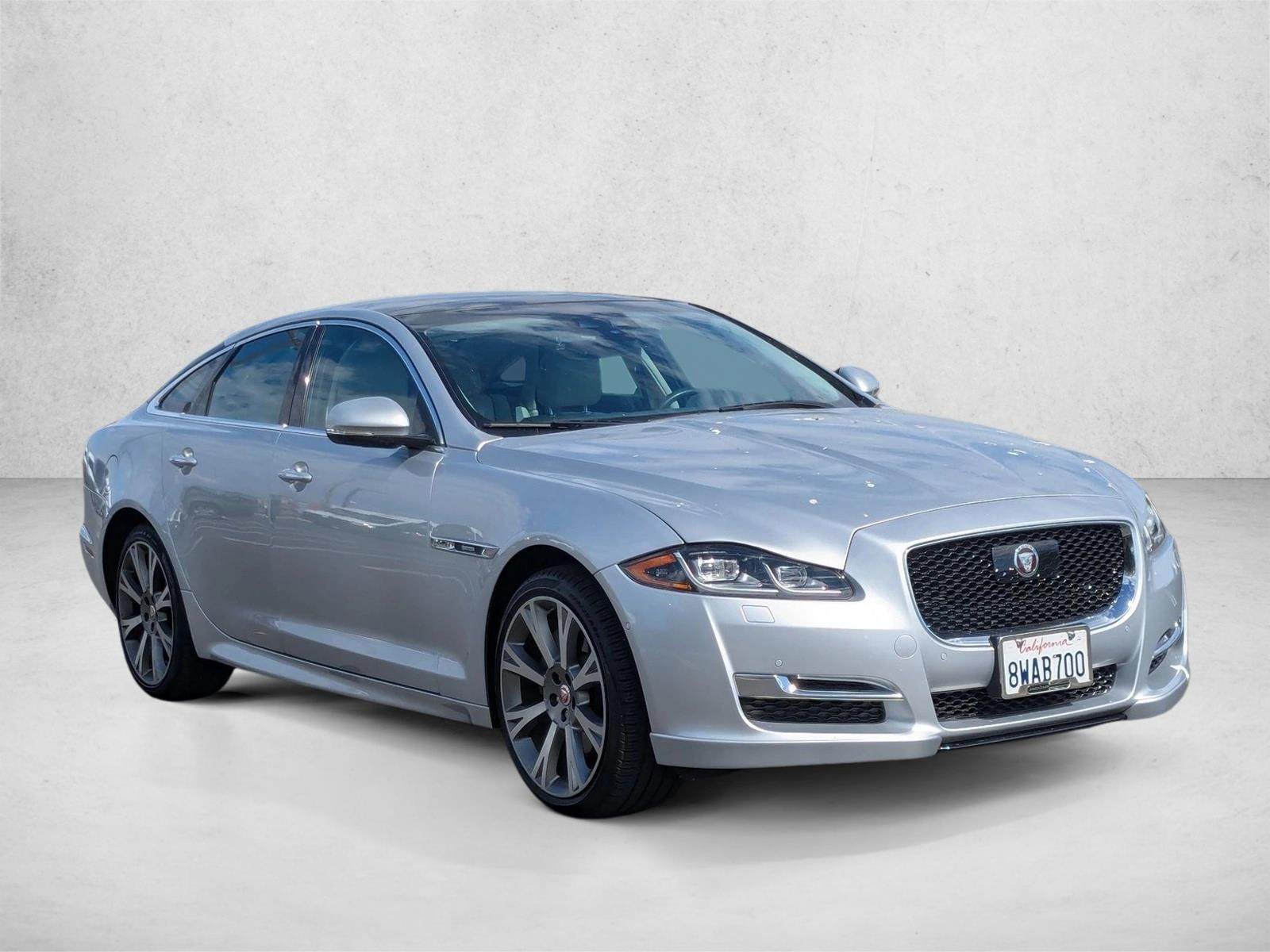 2018 Jaguar XJ R-Sport photo 3
