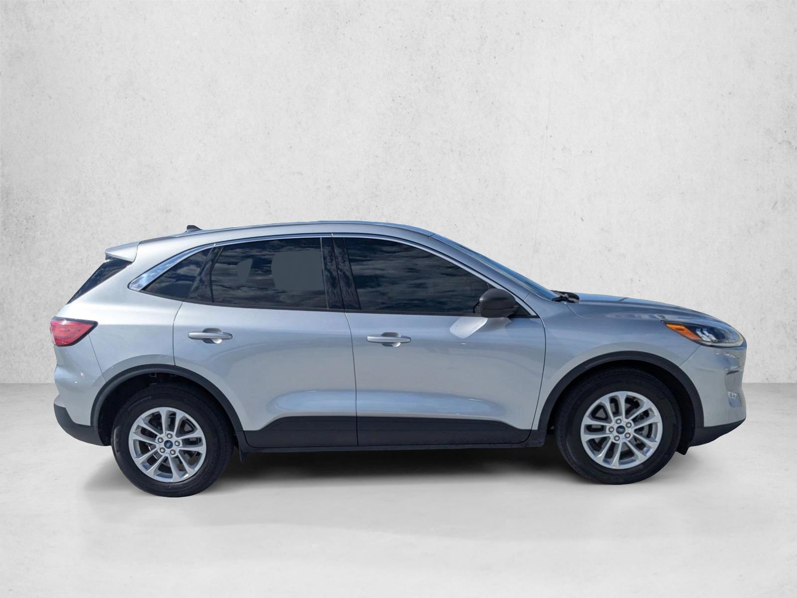 2022 Ford Escape SE Hybrid photo 4