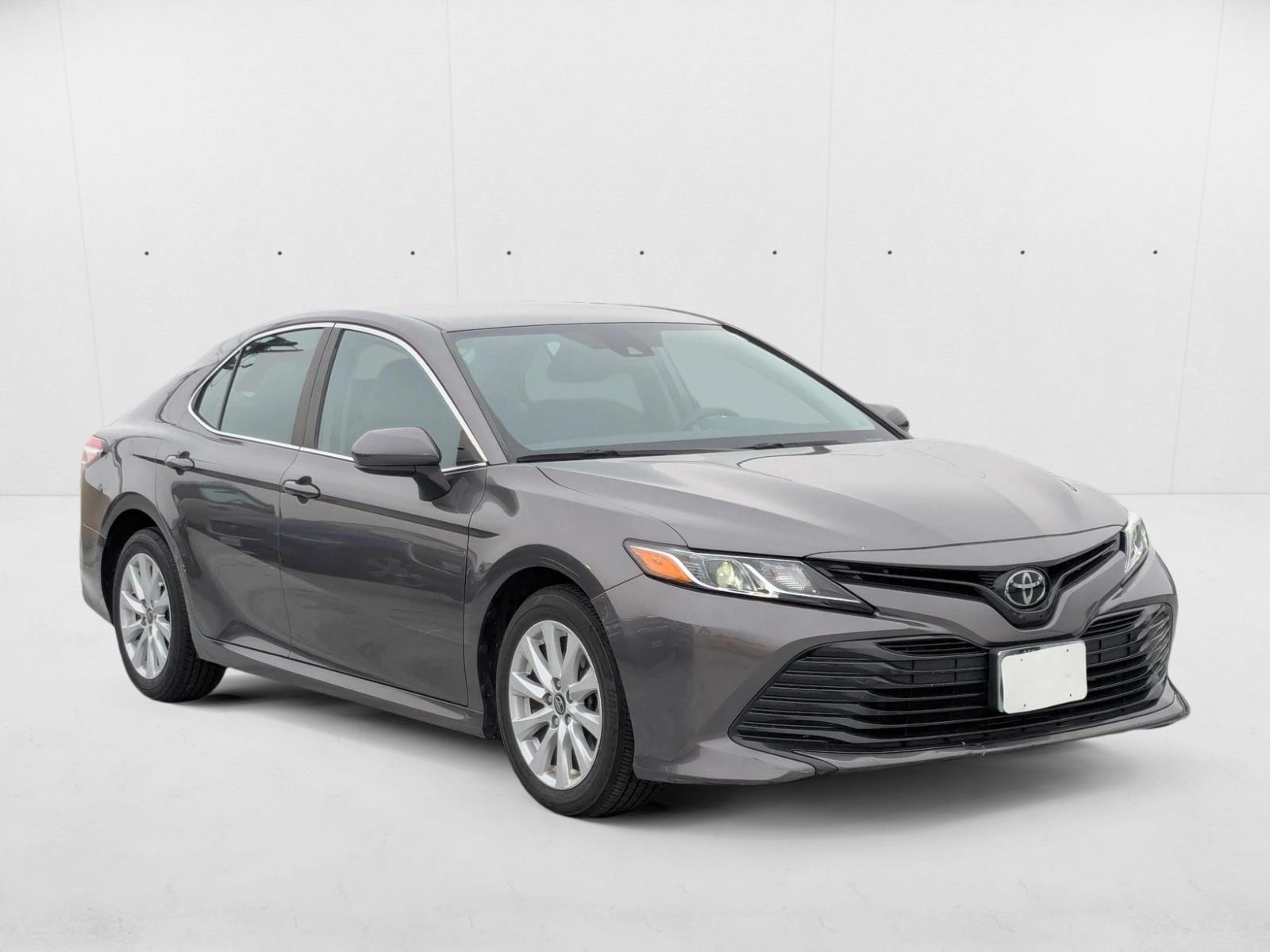 2019 Toyota Camry LE photo 3