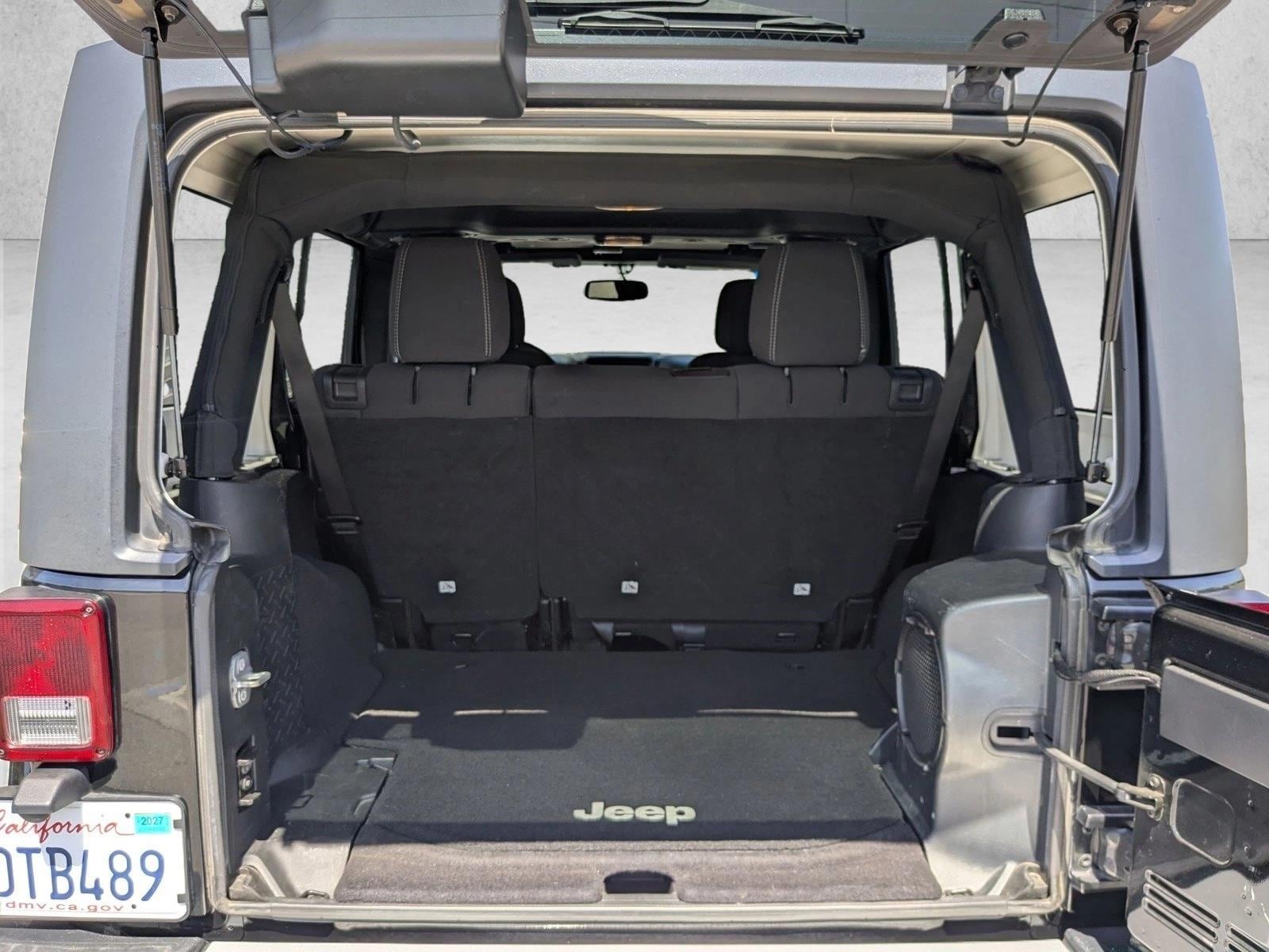 2014 Jeep Wrangler Sahara photo 5