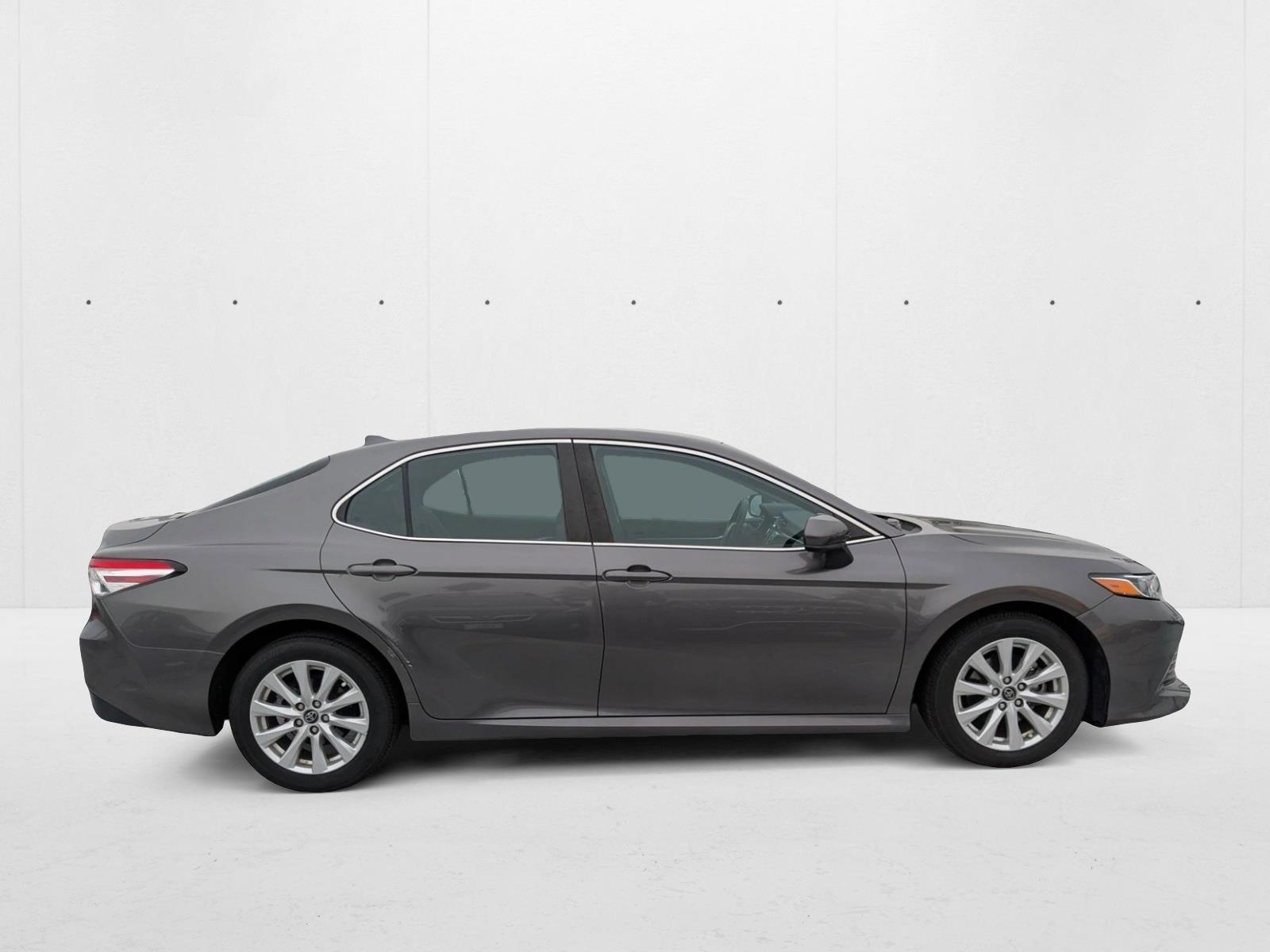 2019 Toyota Camry LE photo 4