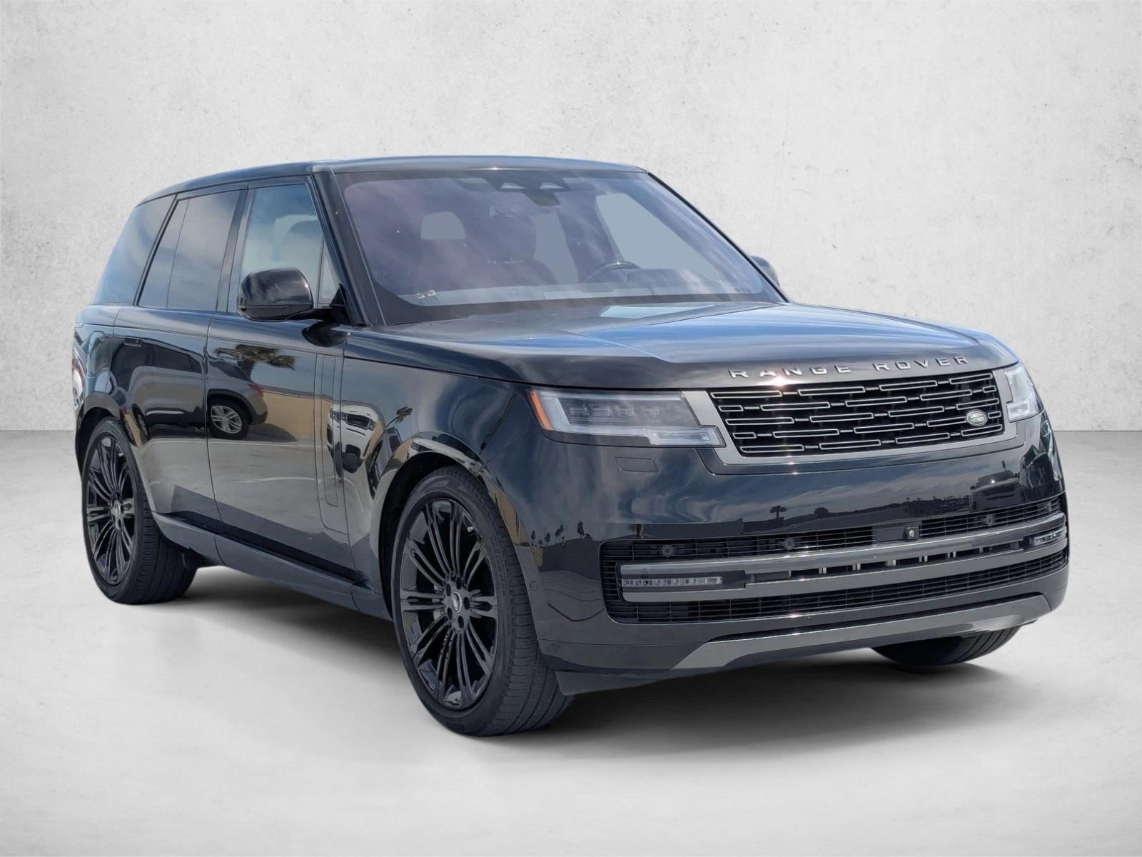 2023 Land Rover Range Rover SE photo 3