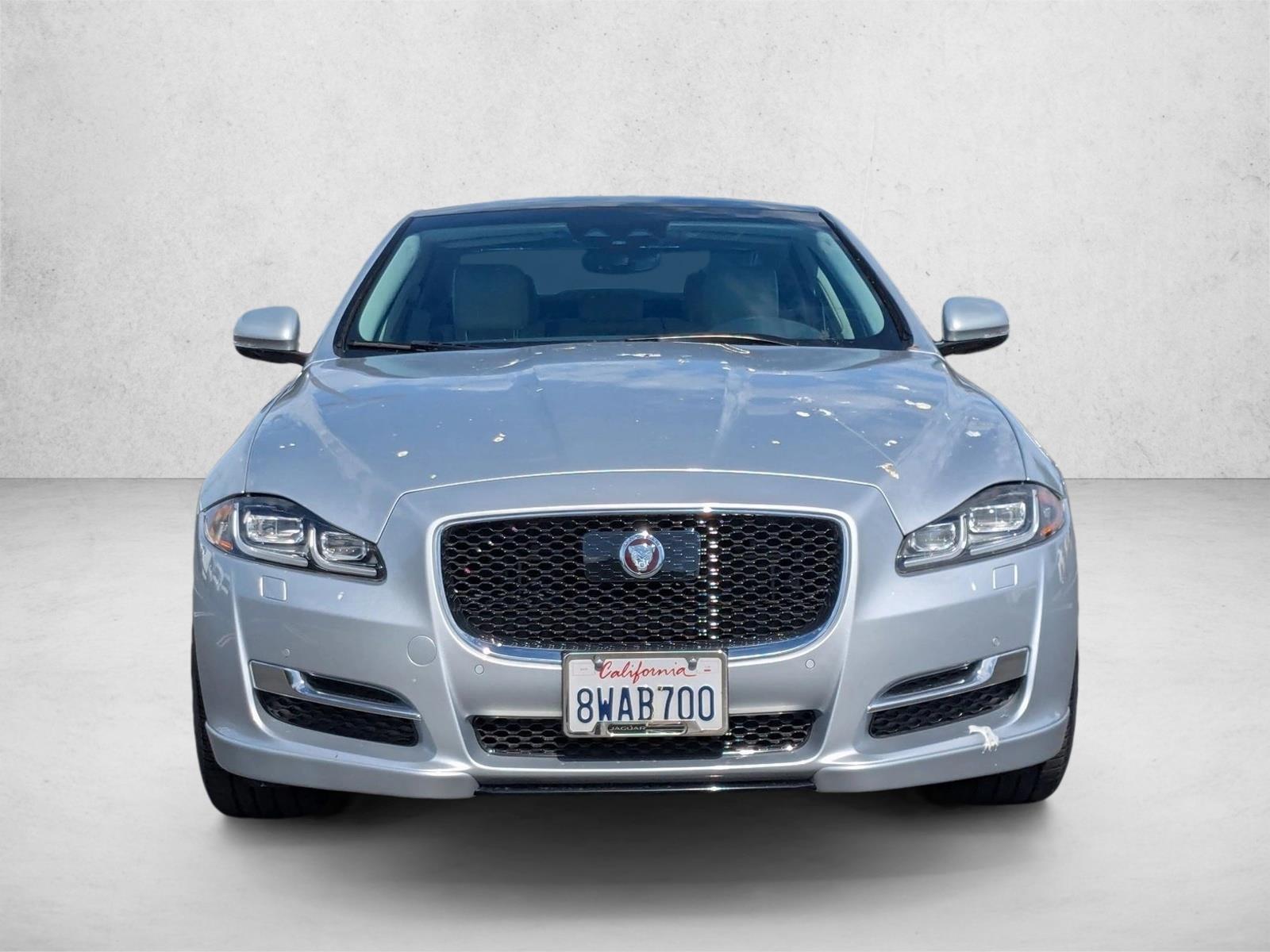 2018 Jaguar XJ R-Sport photo 2
