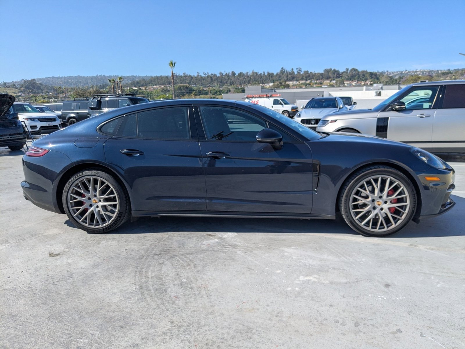 2017 Porsche Panamera photo 4