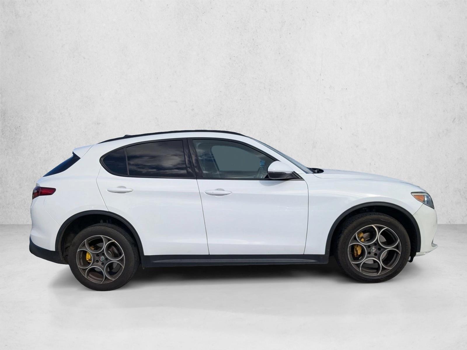 2019 Alfa Romeo Stelvio Sport photo 4