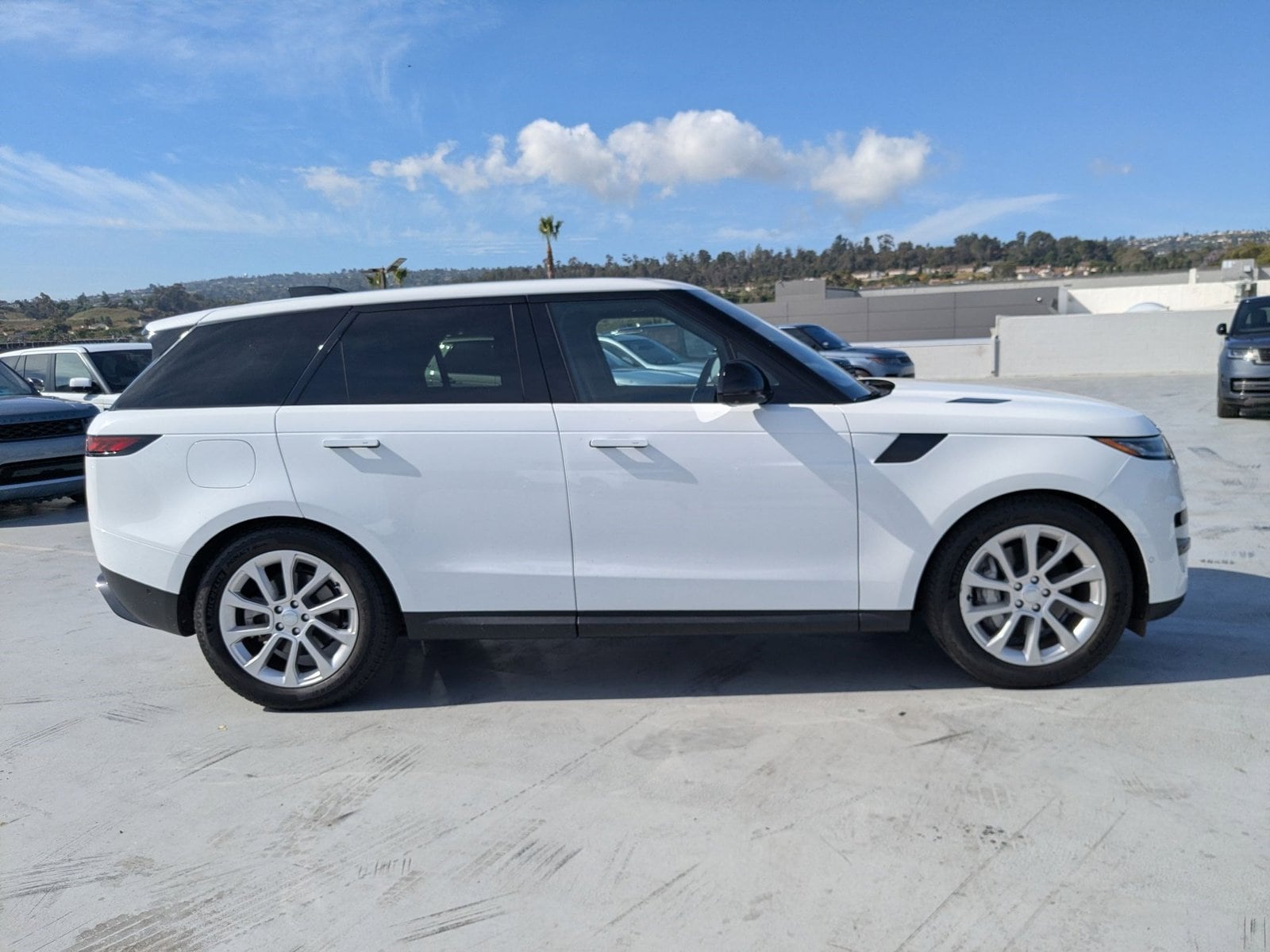 2023 Land Rover Range Rover Sport SE photo 4