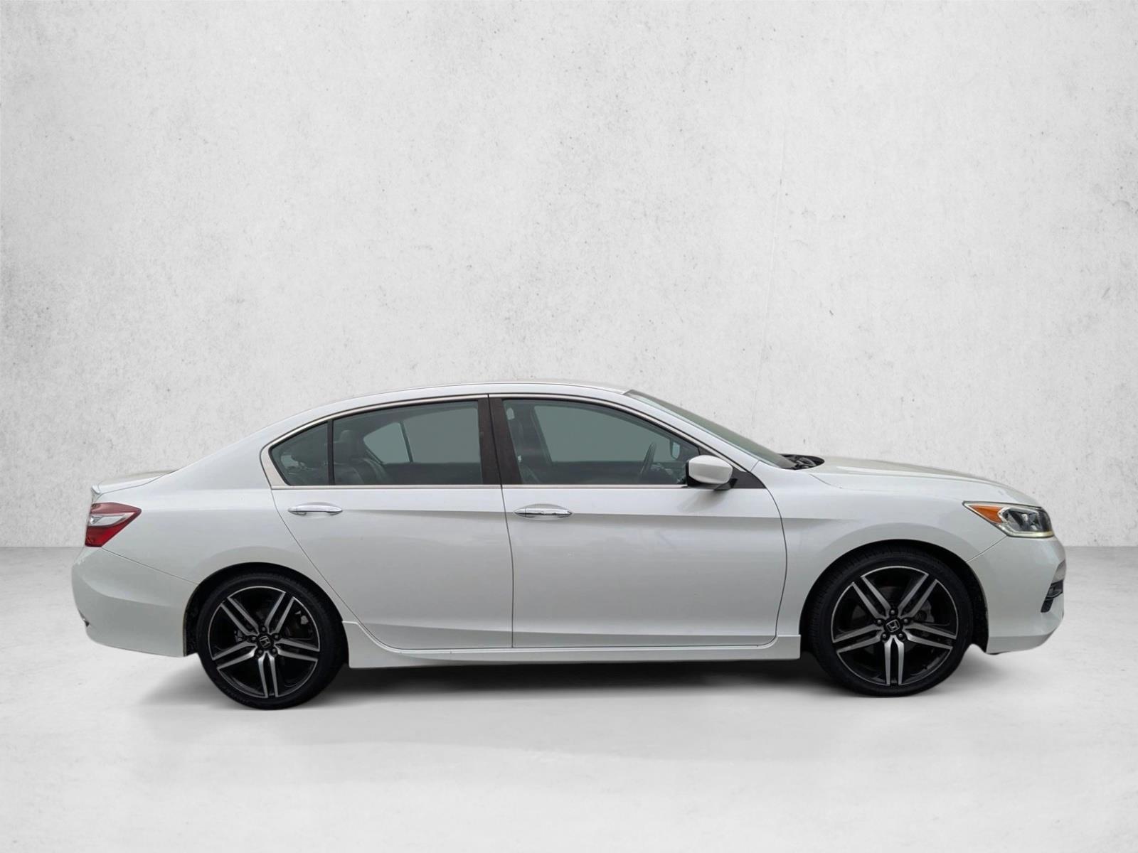 2017 Honda Accord Sport photo 4