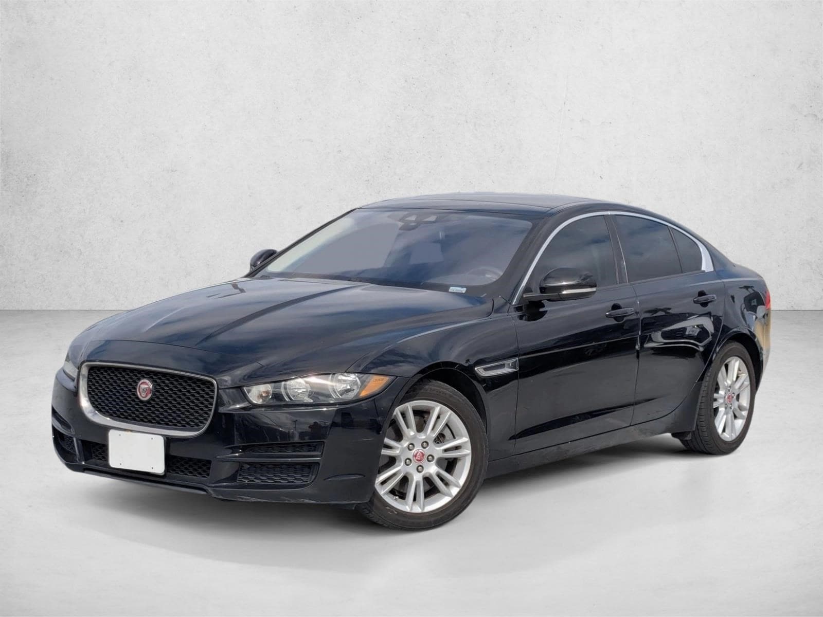 2018 Jaguar XE 25t Premium's photo