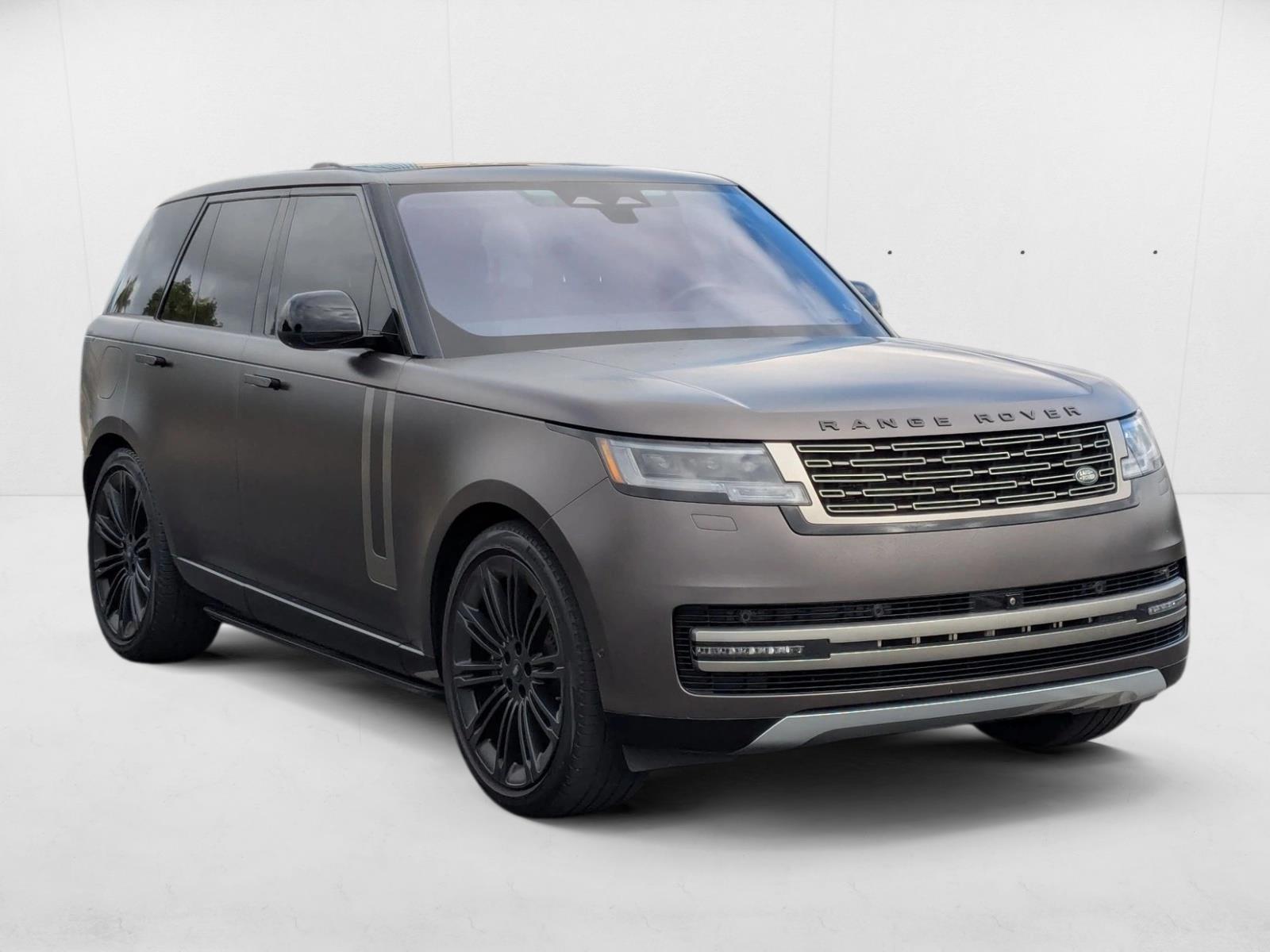 2022 Land Rover Range Rover SE photo 3