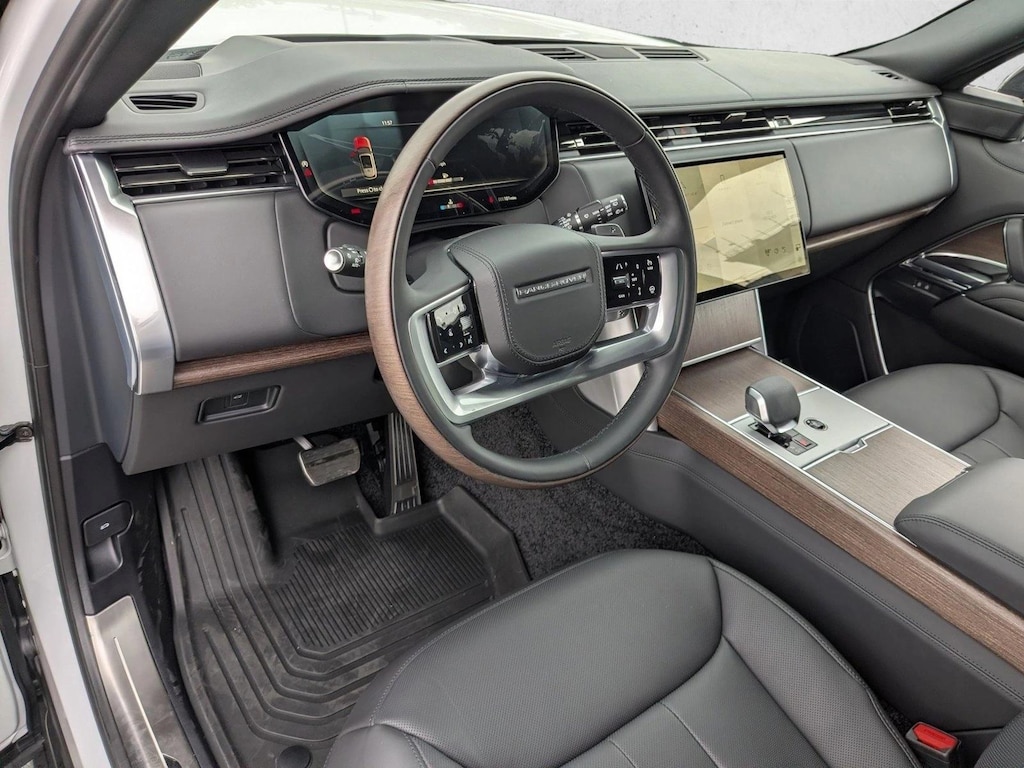 New 2025 Land Rover Range Rover SE Sport Utility