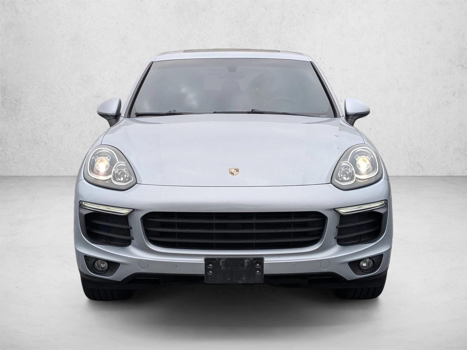 2016 Porsche Cayenne photo 2