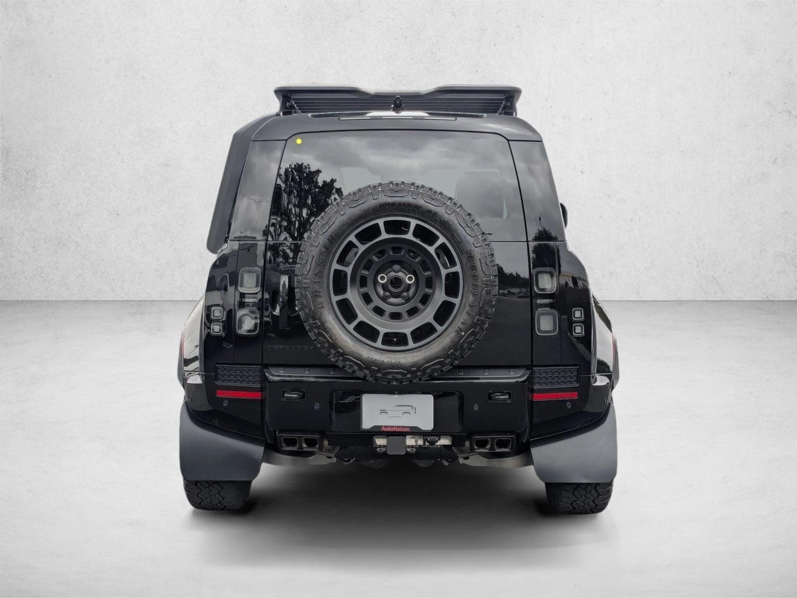 2026 Land Rover Defender OCTA Black - Photo 8