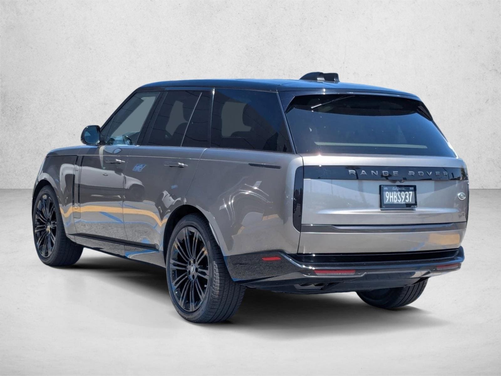 2023 Land Rover Range Rover SE photo 3