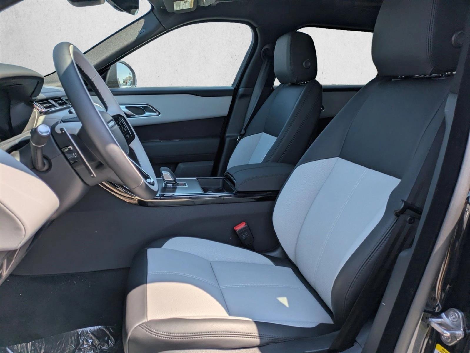 2026 Land Rover Range Rover Velar SE photo 4