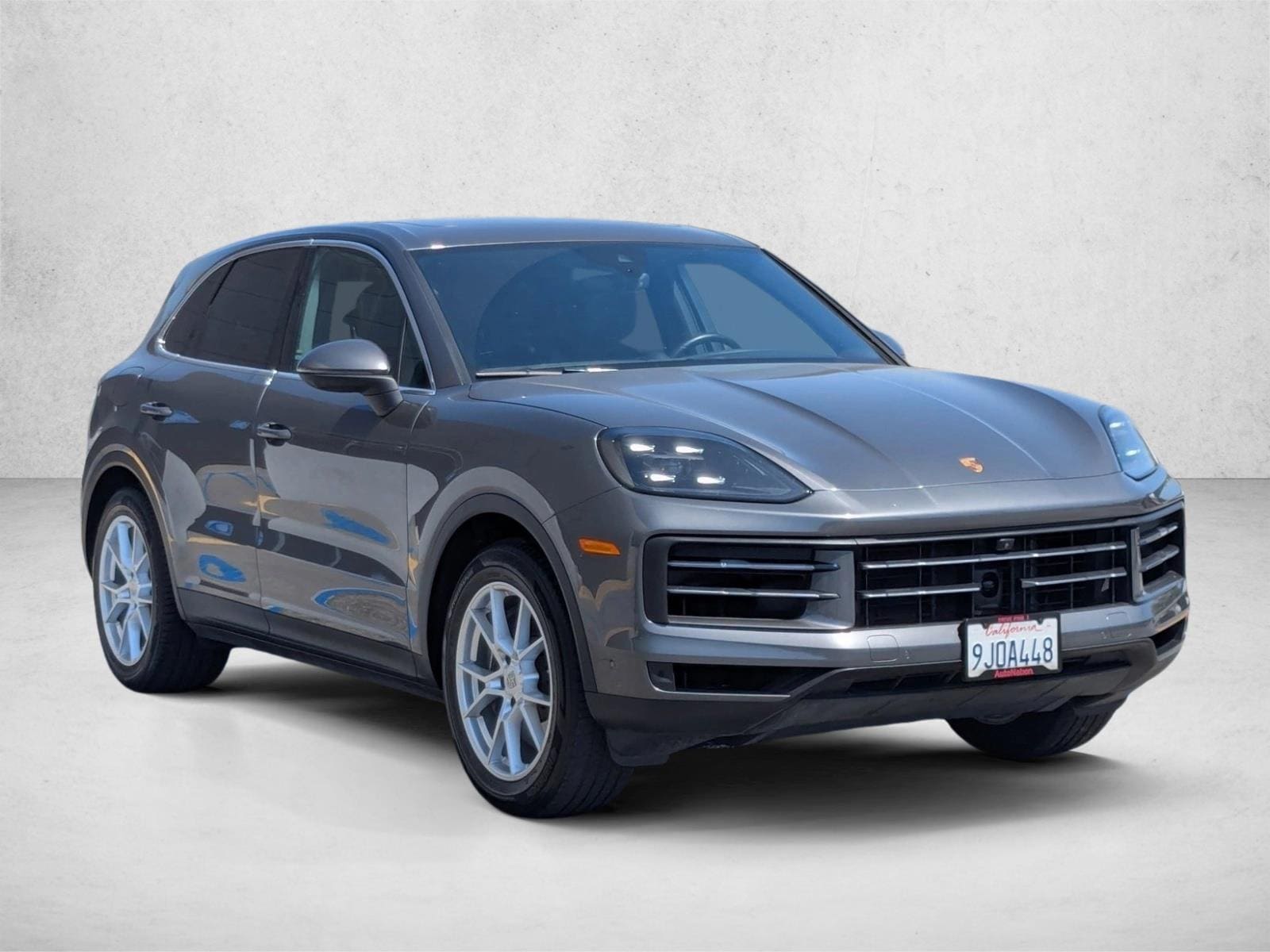 2024 Porsche Cayenne photo 2