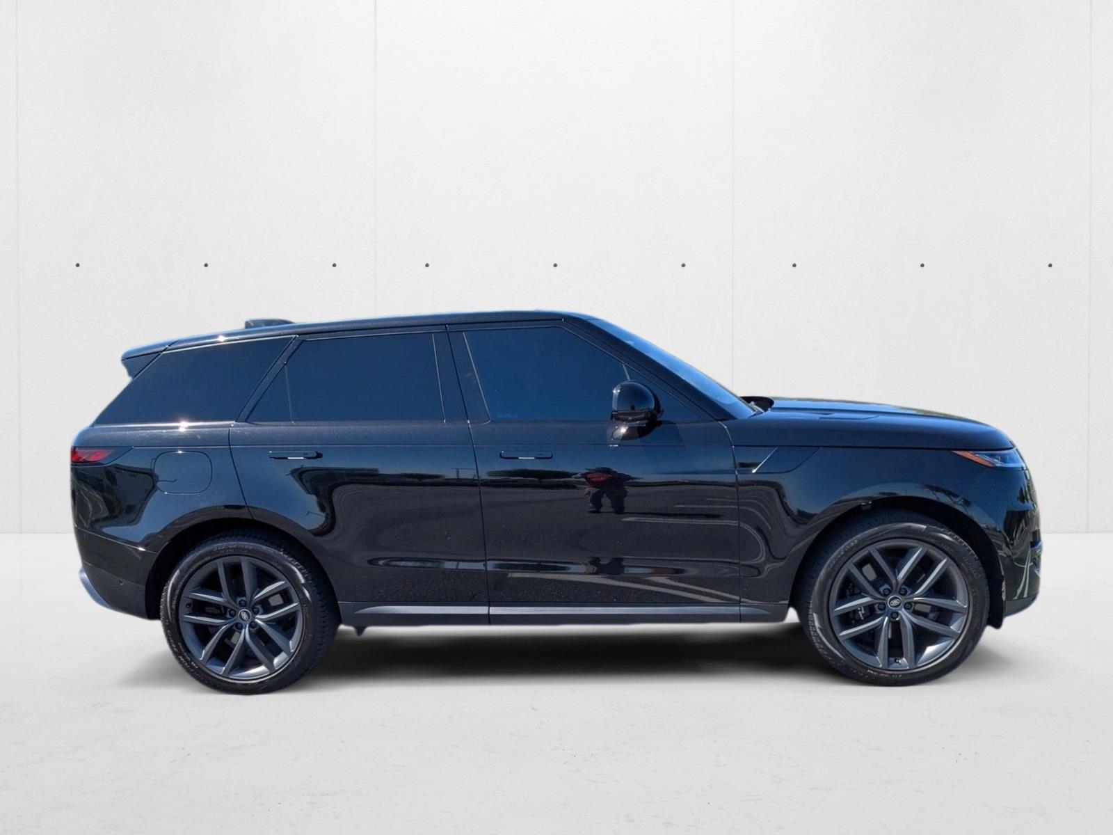 2023 Land Rover Range Rover Sport SE photo 3