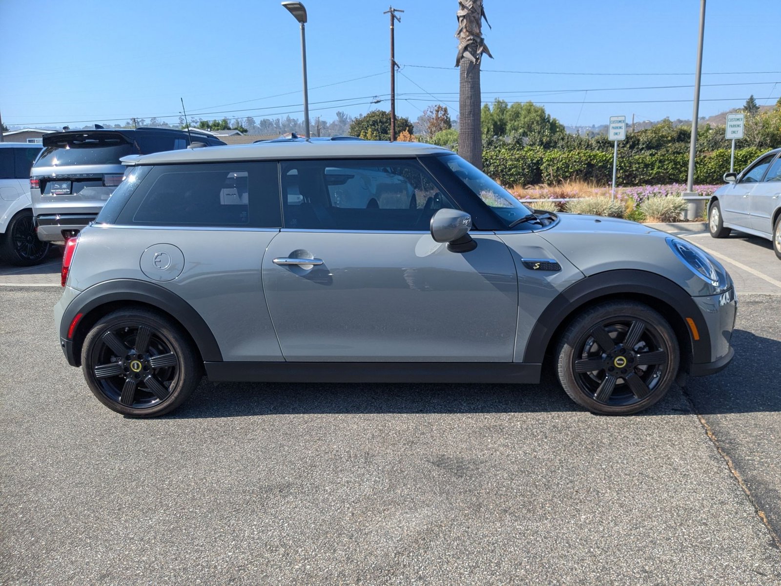 2023 Mini Cooper Hardtop SE 2 Door photo 2