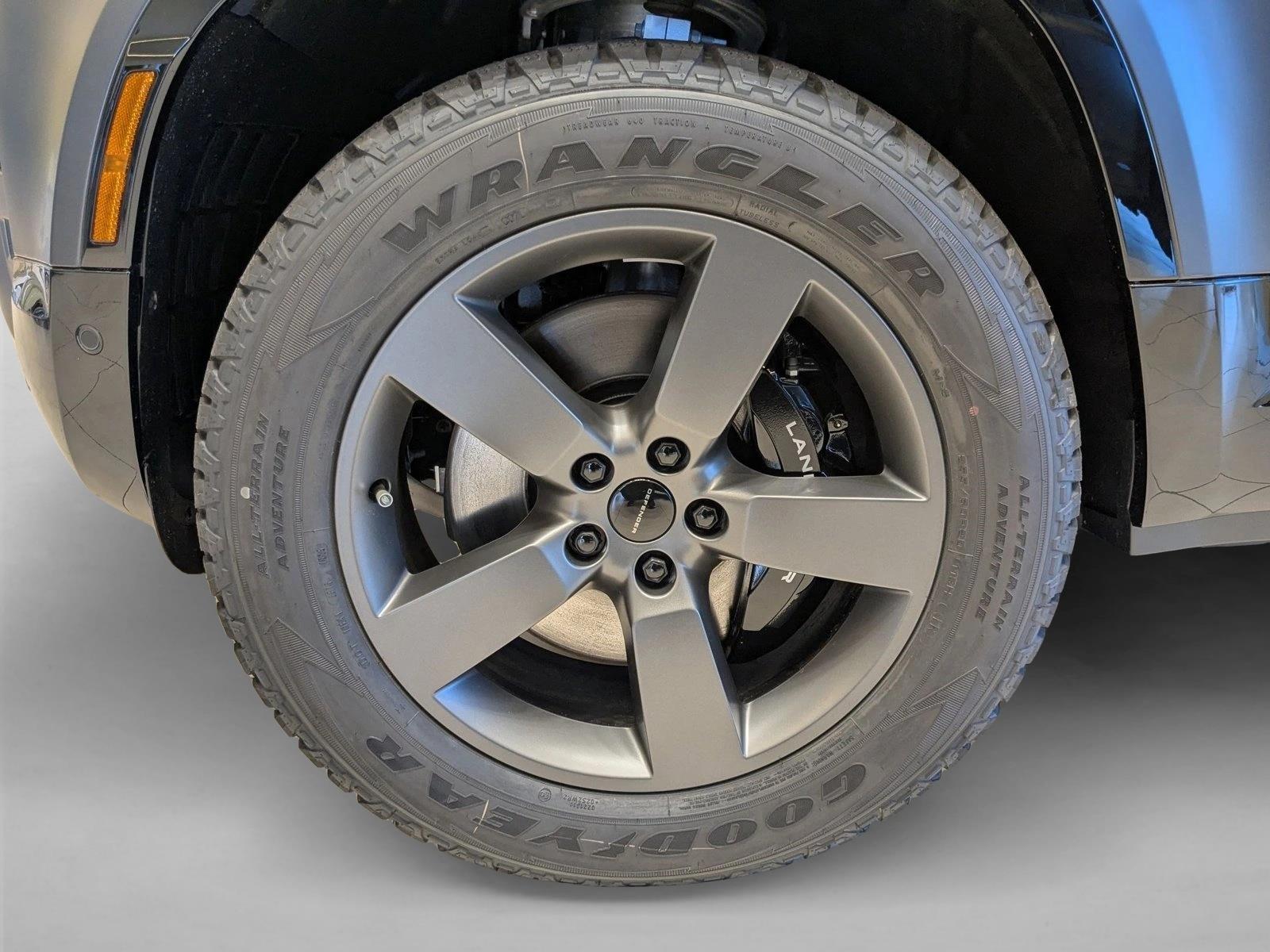 2026 Land Rover Defender V8 - Photo 10