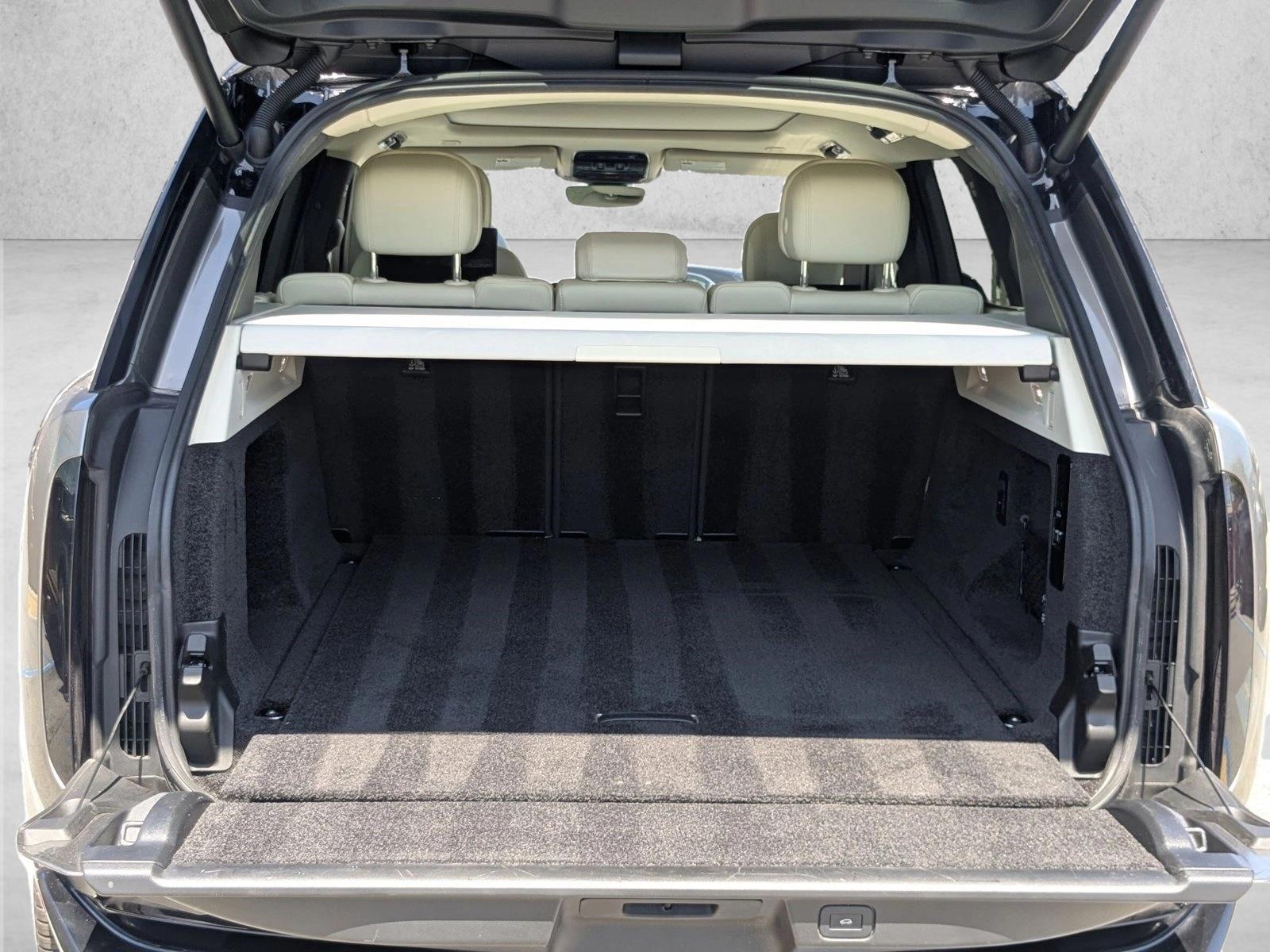 2023 Land Rover Range Rover SE photo 5