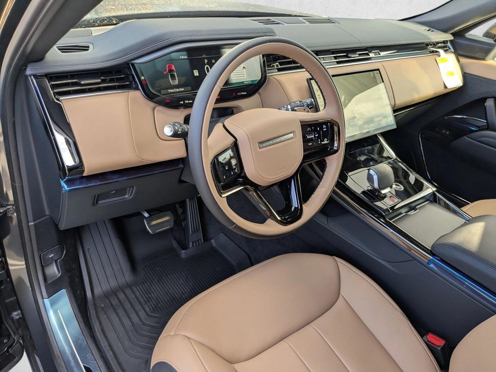 2025 Land Rover Range Rover Sport SE photo 3