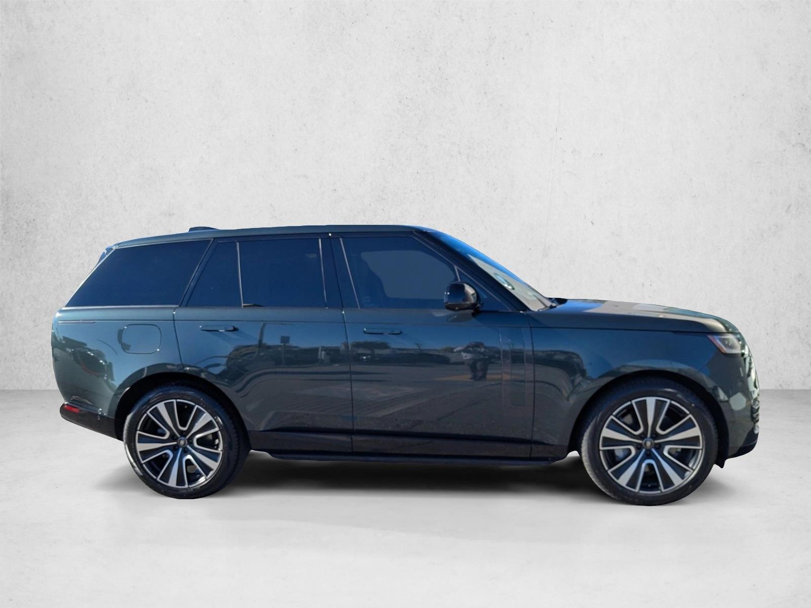 2024 Land Rover Range Rover SE photo 4