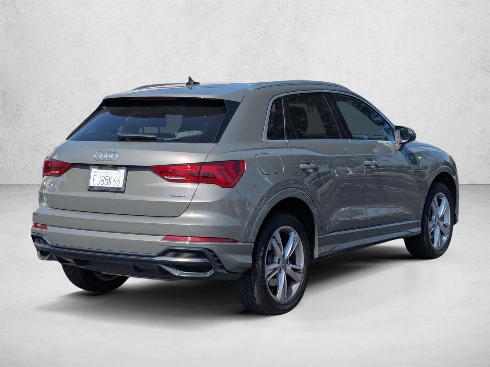 2020 Audi Q3 S line Premium photo 5