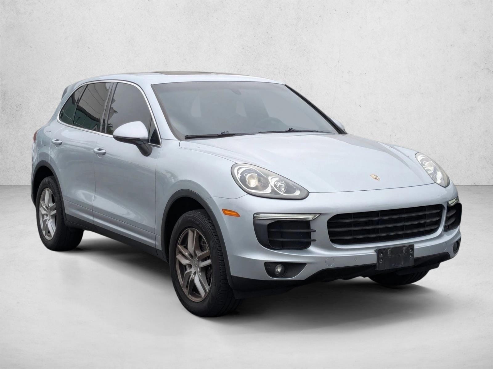 2016 Porsche Cayenne photo 3