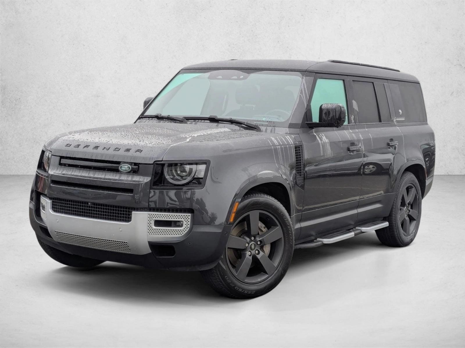 2023 Land Rover Defender SE's photo