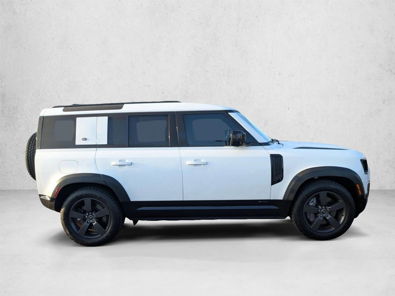 2021 Land Rover Defender 110 X-Dynamic HSE photo 4