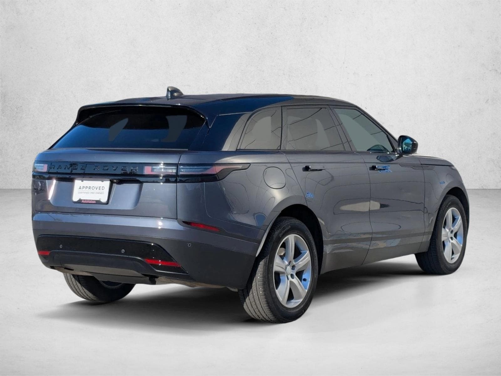 2025 Land Rover Range Rover Velar S photo 4